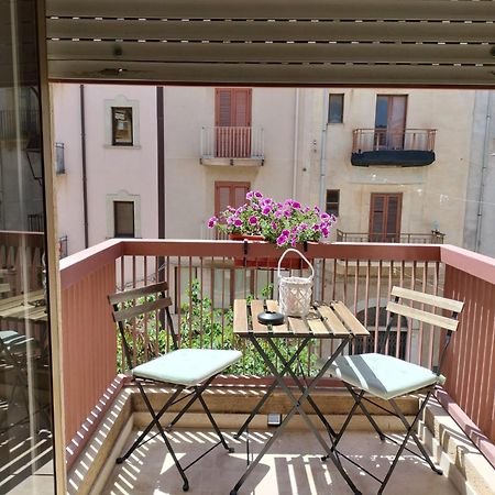 D&P Suites 1 Salemi Exterior photo