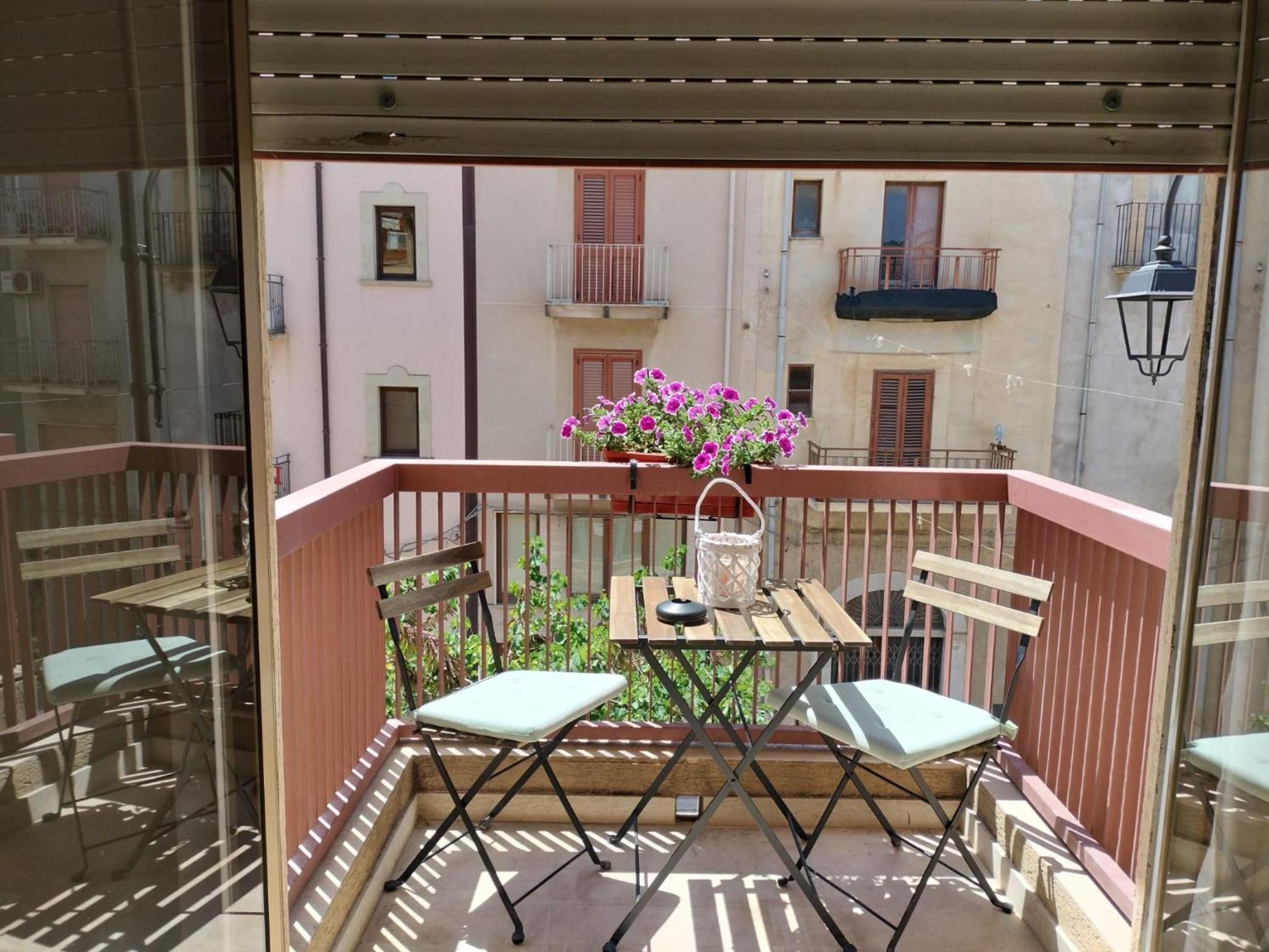 D&P Suites 1 Salemi Exterior photo